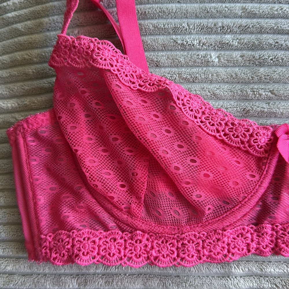 Pink Lace Bra - Picture 2 of 5